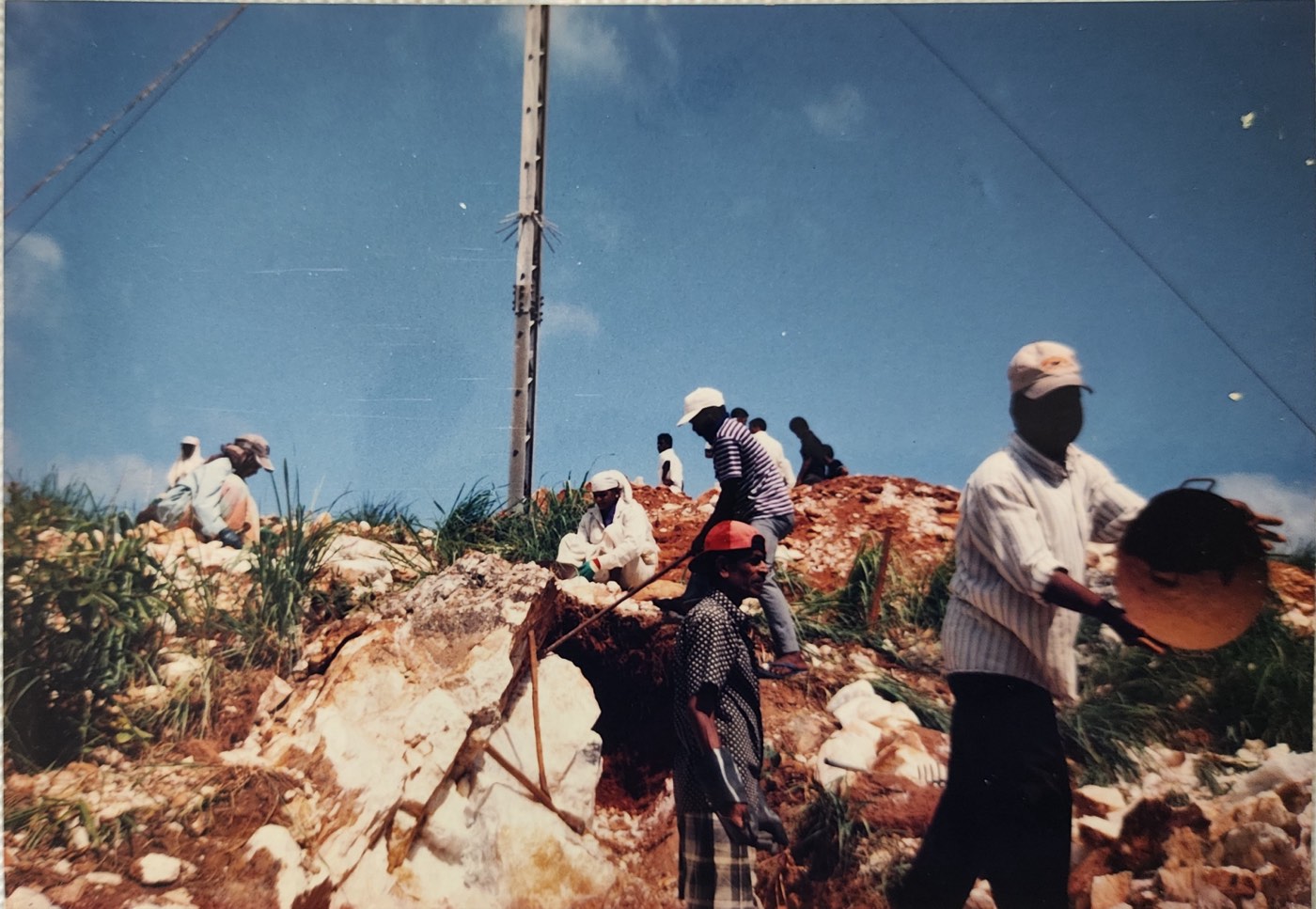 Formal site visit at a coastal silica quartz operation